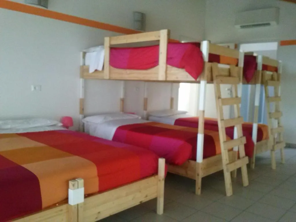 Ostello Casa Rossa Laveno-Mombello Hostel