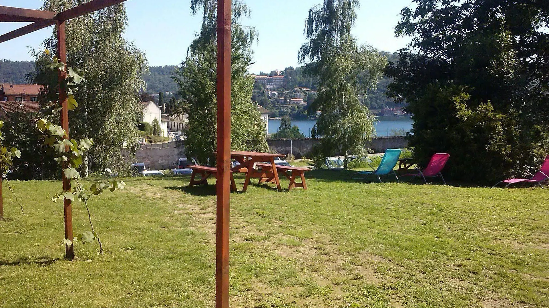 Ostello Casa Rossa Laveno-Mombello Hostel