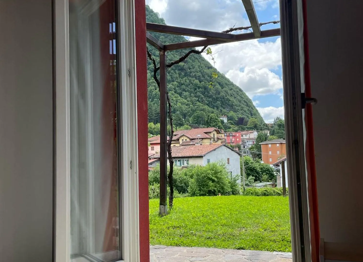 Ostello Casa Rossa Laveno-Mombello Italia